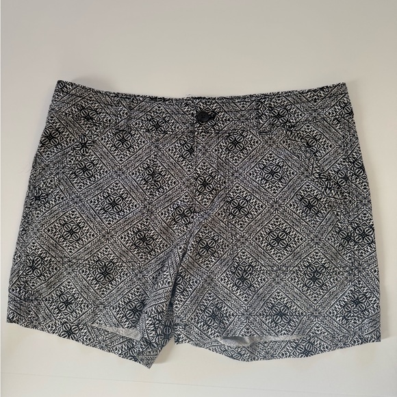 Banana Republic High Waist Black and White Shorts - Picture 2 of 8